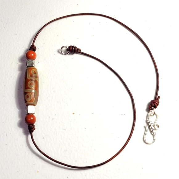 Tibetan Dzi Agate 9 Eye Stone Bead 18 Inch Leather Cord Necklace - Picture 6 of 6